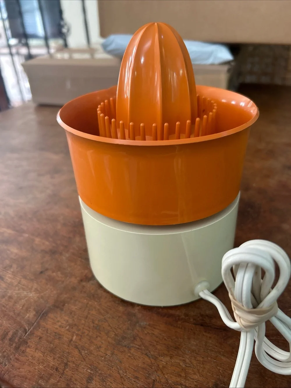Hamilton Orange and Cream Electric Citrus Juicer